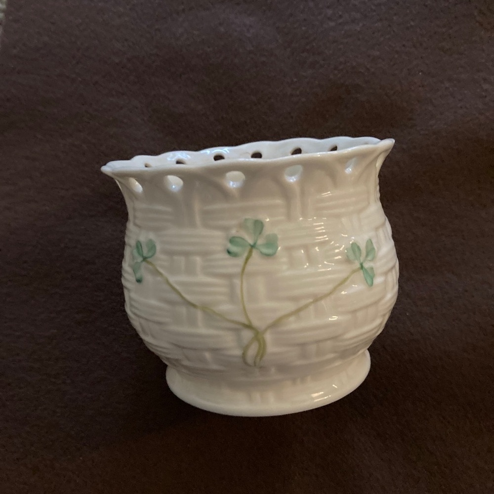 Belleek Millennium Ireland Tea Holder